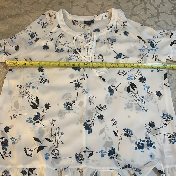 a.n.a. A New Approach SZ M Women’s Pullover tie front Blouse with Ruffle Hem - Picture 11 of 15
